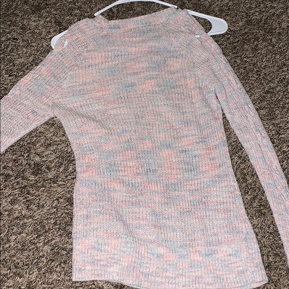 sweater with designed holes in sleeves&neck - Picture 4 of 4